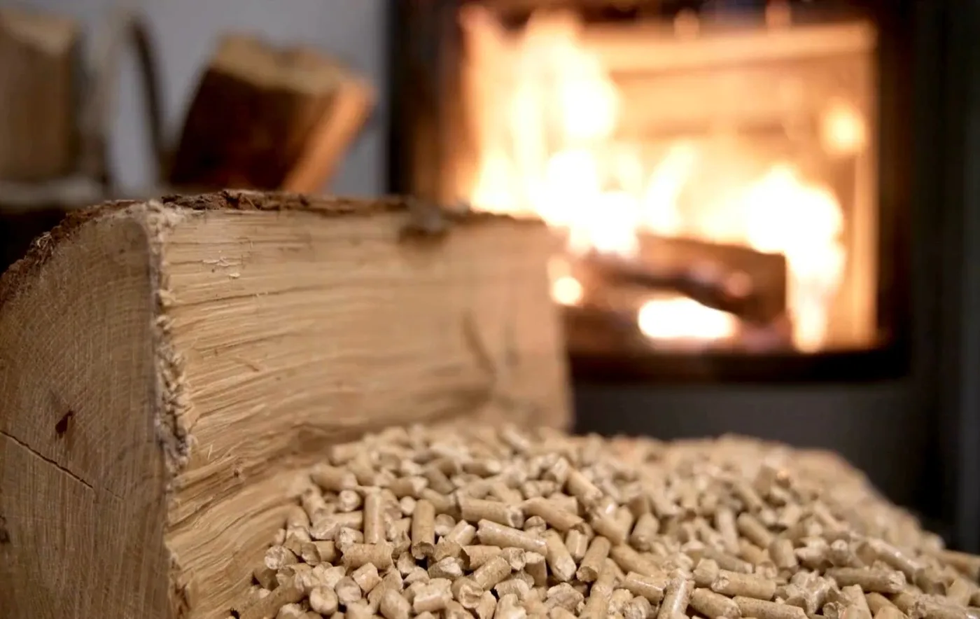 Poêle à pellet en fonctionnement à Douai — Les Flammes du Nord